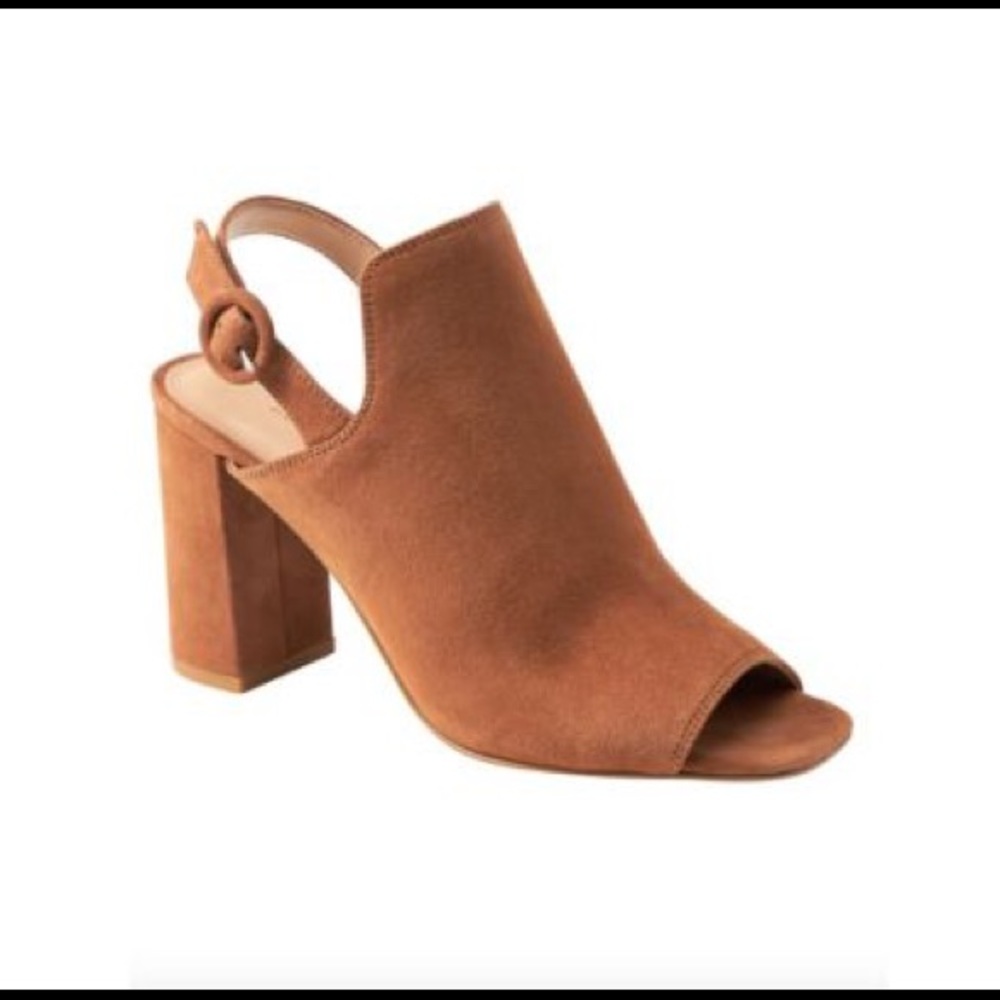 🤩BR Suede Nutmeg Peep Toe Booties🤩